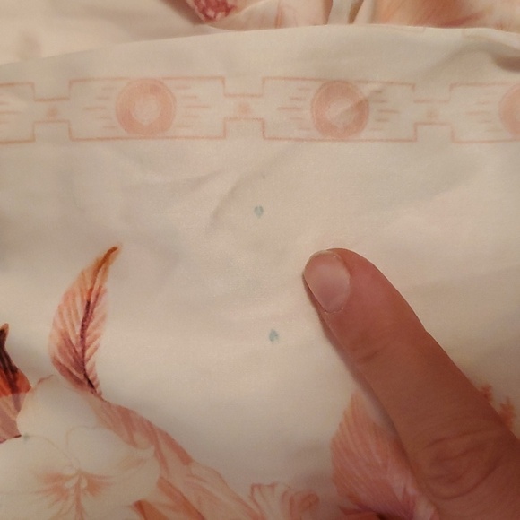 NWOT Guess floral satin jumpsuit. Faux wrap. Tie around neck. Wide leg. Size S. - Picture 5 of 16